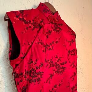 Vintage 1980s Chinese Brocade Cheongsam Dress Red/Black Satin Silk with Slip
